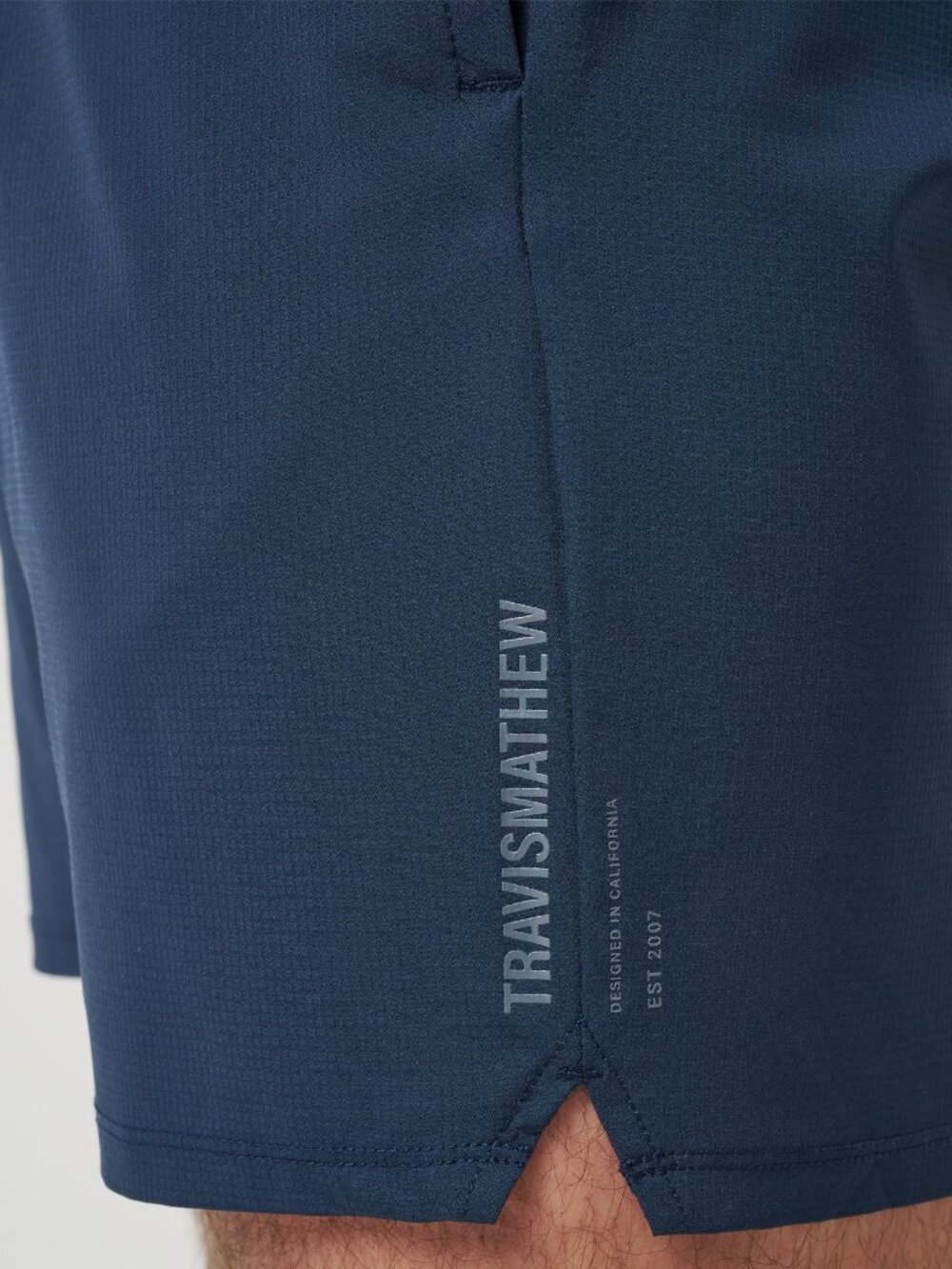 Travis Mathew Men's 7.5" Wanderlust E-Waist Golf Shorts Indigo Blue Size L NWT
